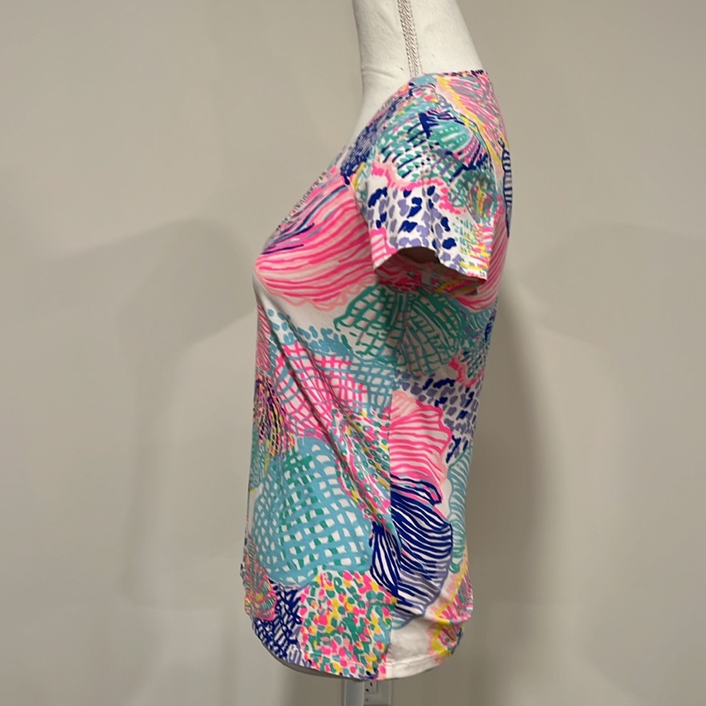 Lilly Pulitzer Short Sleeve V-neck T-shirt Size Small - Picture 3 of 8